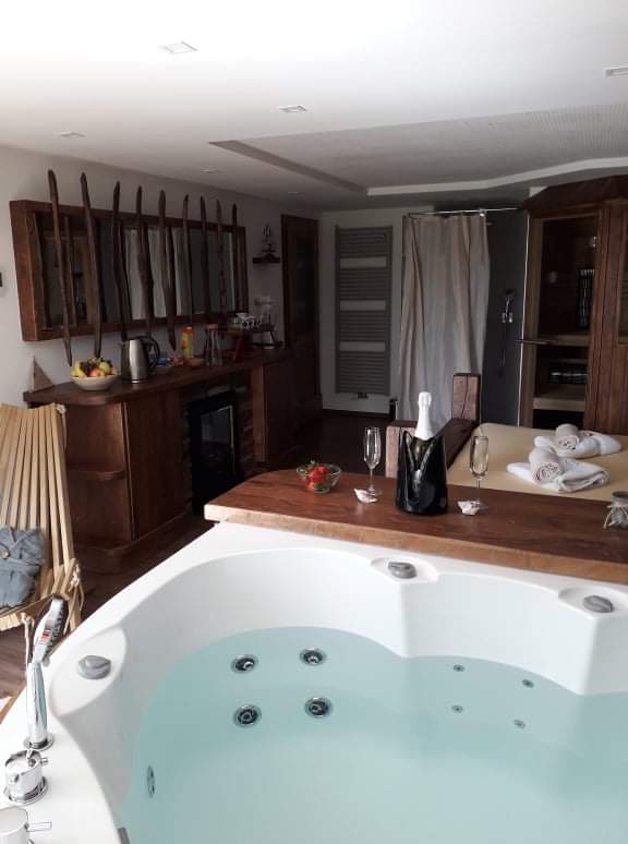 Masažna kad v apartmaju Haloška vila